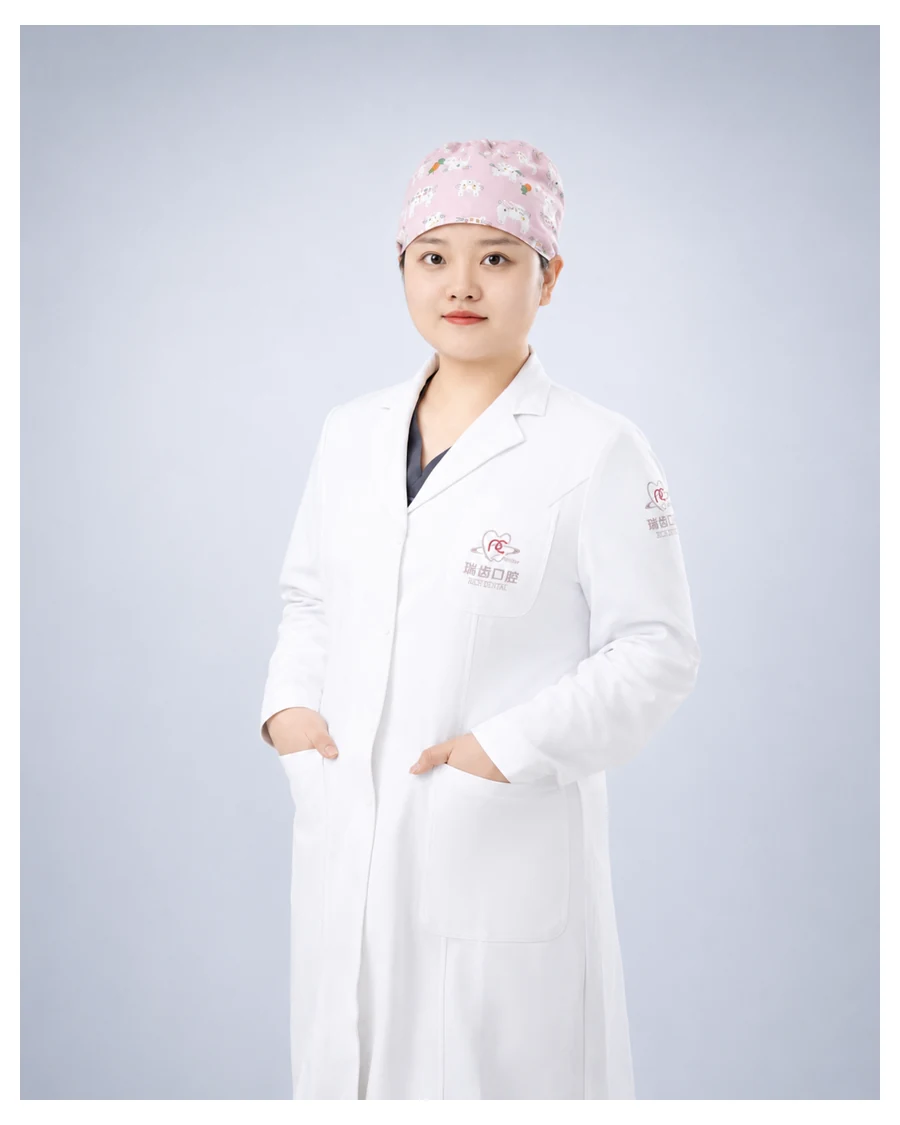 李若怡美学修复与儿童口腔专科医师形象照